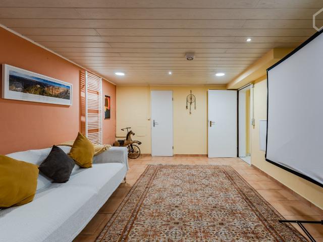 Wonderful, feel good family home with an idyllic garden in Lichterfelde West. 132 m² living space + 73 m² additional usable space, Berlin Amsterdam Apartments for Rent