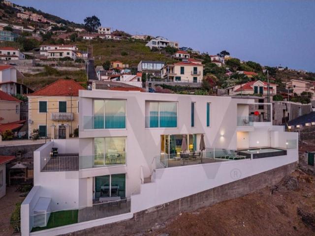 Wonderful House | Design Contemporâneo com Vista sobre a Baía do Funchal