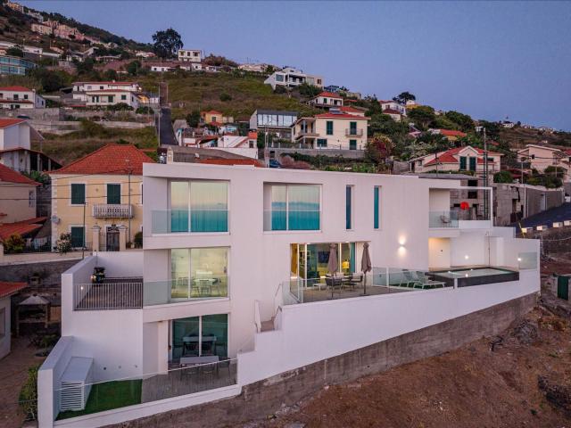 Wonderful House | Moradia T3 com Piscina e Vista sobre a Baí. 220m² São Gonçalo