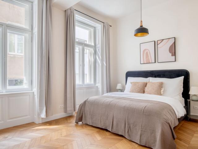 Wonderful Josefstadt 2BR w/ Cellar & Elevator, nr Tram