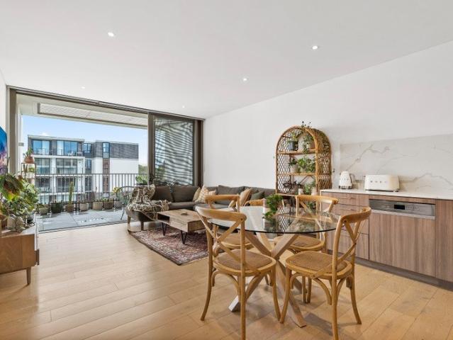 Wonderful One Bedroom With Seperate Study