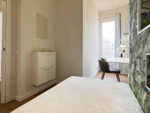 Wonderful single bedroom next to Provença metro station