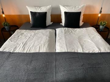 Wonderful, spacious 2 room apartment Cologne, including cleaning service and balcony