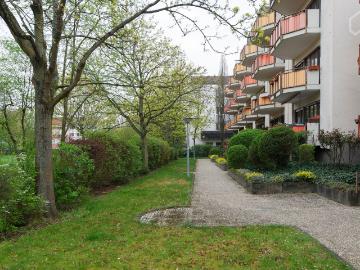 Wonderful & stylish apartment with balcony directly at the park in Frankfurt, Frankfurt Amsterdam Apartments for Rent