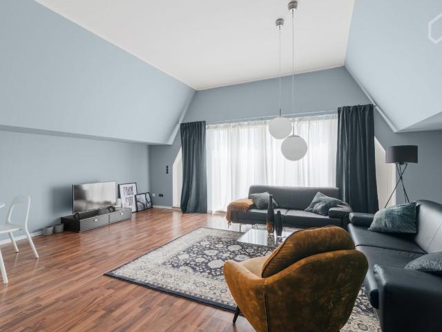 Wonderful & stylish apartment with balcony directly at the park in Frankfurt, Frankfurt Amsterdam Apartments for Rent