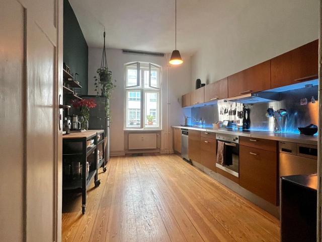 Wonderful sunny apartment in listed building in Kreuzberg, Berlin Amsterdam Apartments for Rent