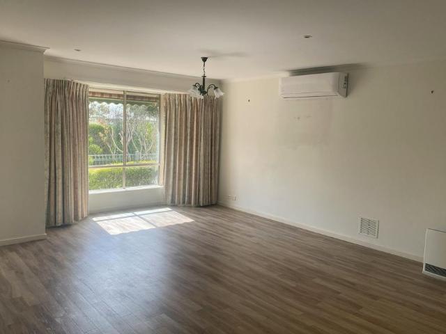 Wonderful Position Minutes Walk to Shopping Centre and River