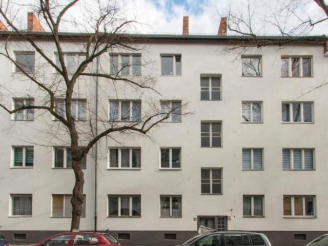 Wonderful room in 3 bedroom apartment