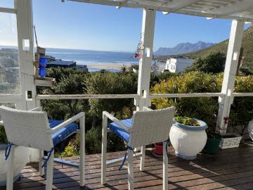 Wonderful retreat with ocean & mountain views