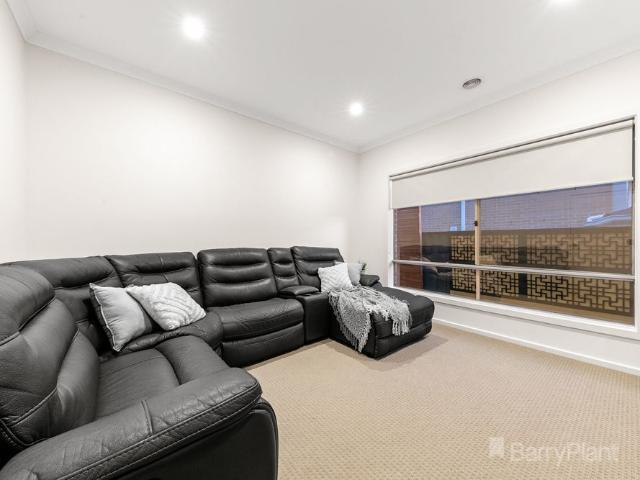 Wonderful Waterside Living!