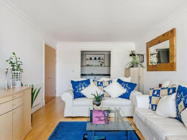 Wonderful West facing one bedroom apartment set perfectly overlooking St Katharine Docks, with a full width balcony and views taking in Tower Bridge and the City Skyline