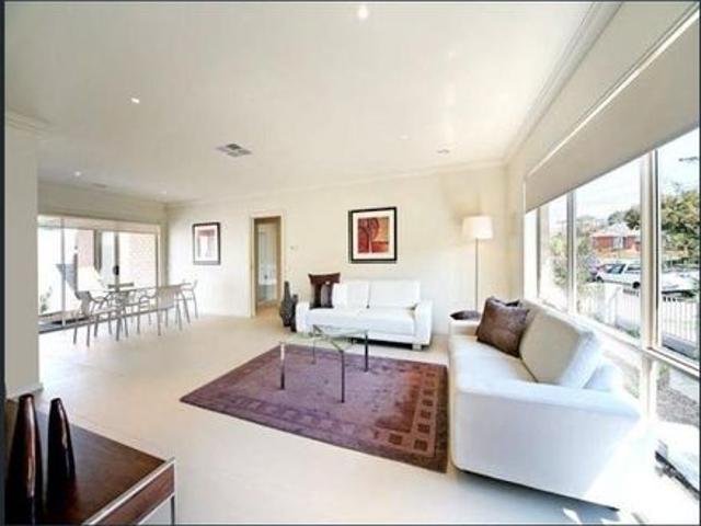 WONDERFUL TOWNHOUSE IN A PRIME LOCATION !