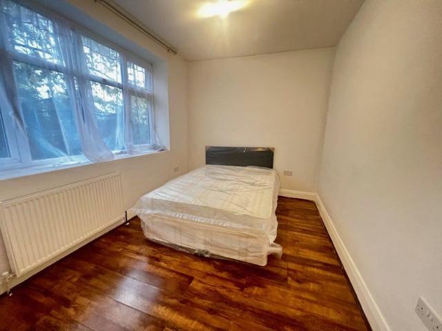 Wonderful Two bed flat available in Gants Hill