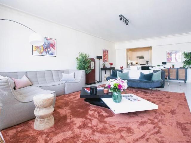 Wonderfull 1 bedroom flat next to Champ Elysees, Paris Amsterdam Apartments for Rent