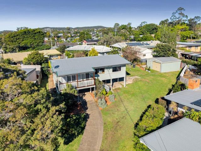 Sweeping Views in a Fabulous Sought After Locale!