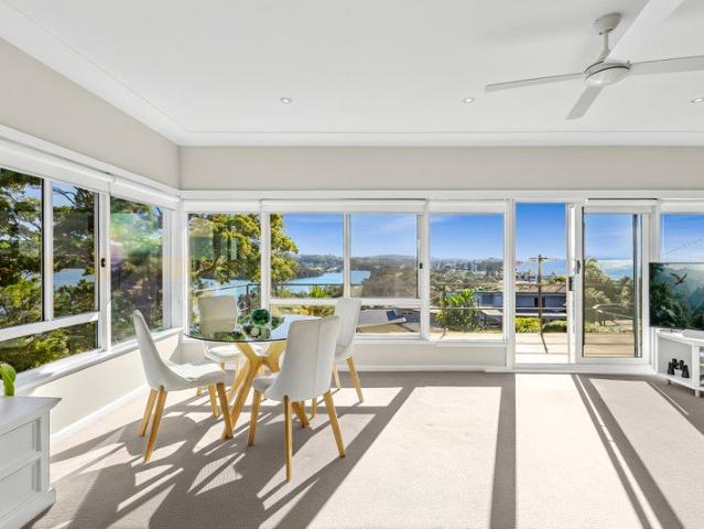 Wonderfully functional and versatile beach house with breathtaking northerly lagoon and ocean panoramas