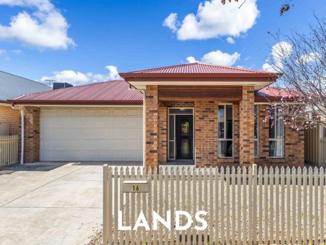 Wonderfully Presented Home With Four Bedrooms
