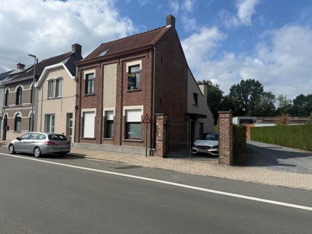 Woning gelegen te Eine met 3 slaapkamers en tuin