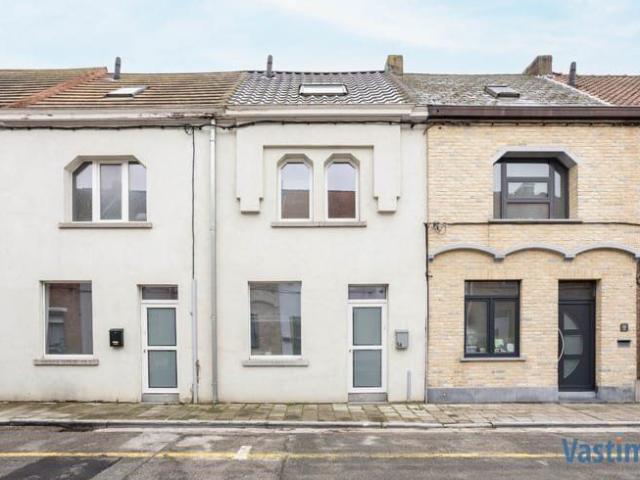 Woning in de stadsrand met 2 slaapkamers, dressing en tuin