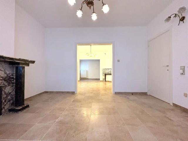 WONING MET MAGAZIJN VAN 216 M²