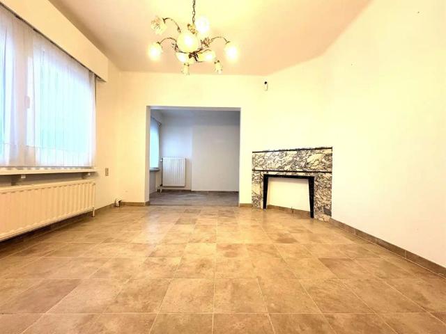 WONING MET MAGAZIJN VAN 216 M²
