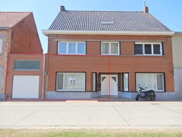 Woning met garage te Wingene