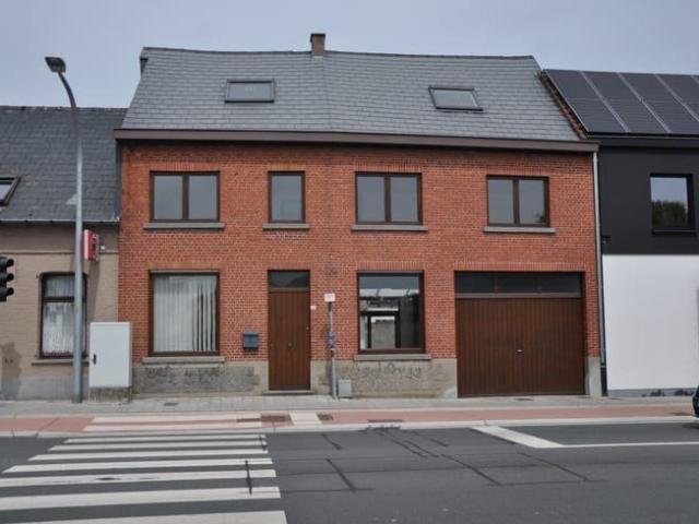 Woning met garage en tuin