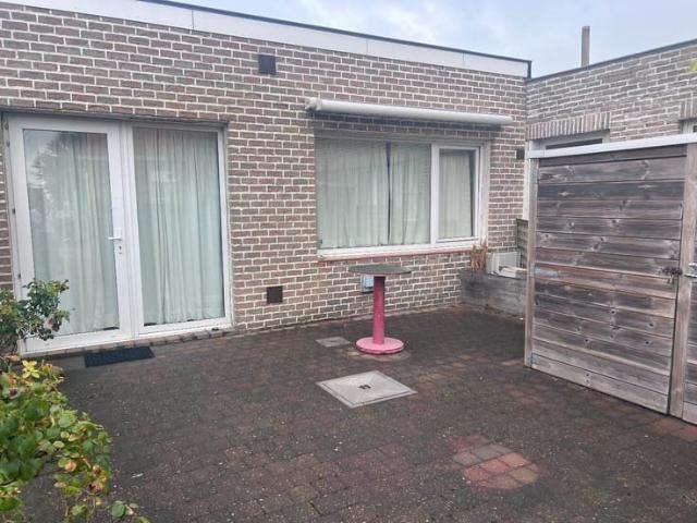 Woning met gezellig tuintje en privatieve staanplaats te hu