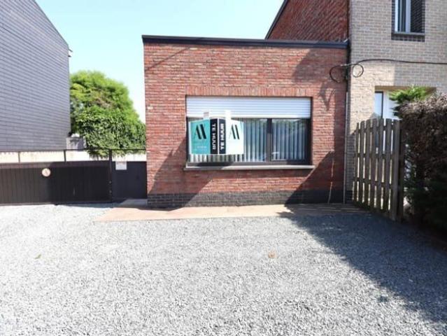 woning met loods van ca. 60 m² en ruime parkeergelegenheid i