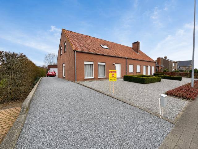 WONING MET TUIN & GARAGE TE HOOGLEDE