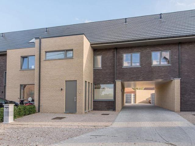 Woning met tuin nabij Donkmeer