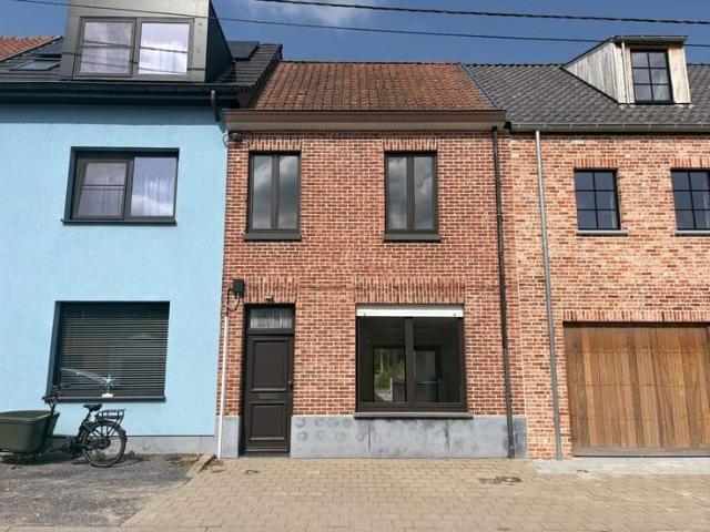 WONING MET 2 SLAAPKAMERS, TUIN EN PRACHTIG UITZICHT OP DE.