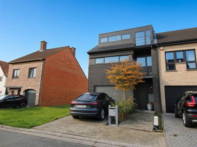 Woning met 3 slaapkamers, garage en zonnige tuin te Asse