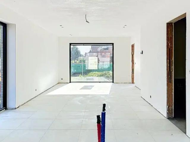 Woning met 3 slaapkamers en carport te Proven