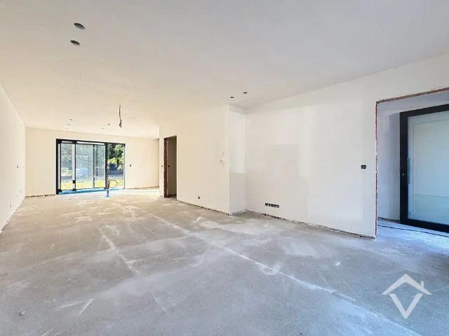 Woning met 3 slaapkamers en carport te Proven