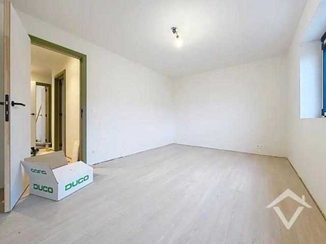 Woning met 3 slaapkamers en carport te Proven