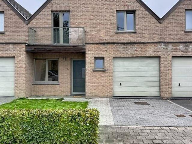 Woning met 3 slaapkamers en garage te Staden