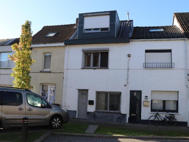 Woning met 3 SLK en tuin met uitwegenis