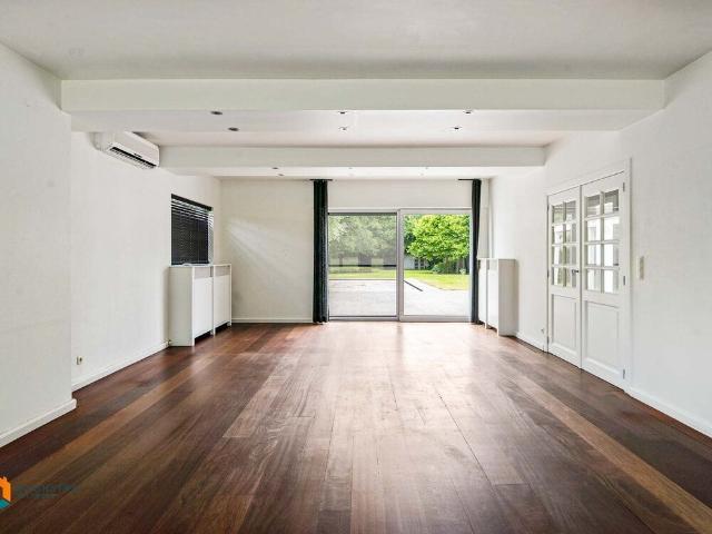 Woning met 3 slpkrs, tuin en zwembad