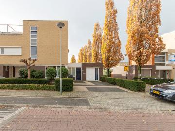 Geschakelde Woning te koop in Elsloo, Stein