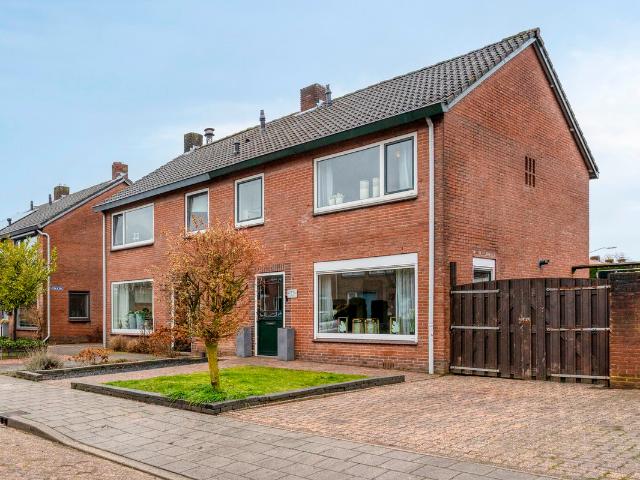 Woning te koop: Burgemeester Lewe van Aduardstraat 47 6671ZE Zetten Vastgoed Nederland