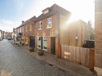 Geschakelde Woning te koop in Elsloo, Stein