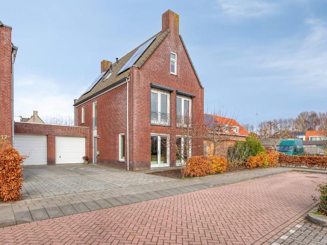 Woning te koop: Molenweg 119 4 CK Steenbergen Vastgoed Nederland