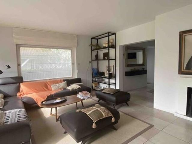 Woning te huur in Ukkel voor € 3.100 met 3 slaapkamers