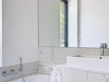 Woning te huur in Ukkel voor € 3.375 met 3 slaapkamers