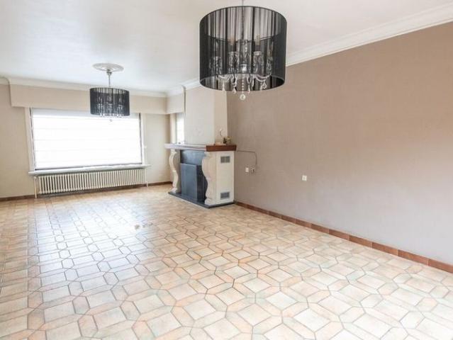 Woning te huur in Waregem voor € 1.100 met 6 slaapkamers