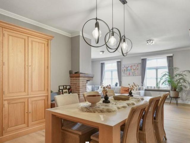 Woning te huur in Wevelgem voor € 975 met 4 slaapkamers