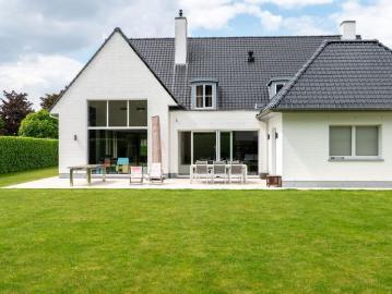 Woning te huur in Wielsbeke voor € 2.500 met 4 slaapkamers