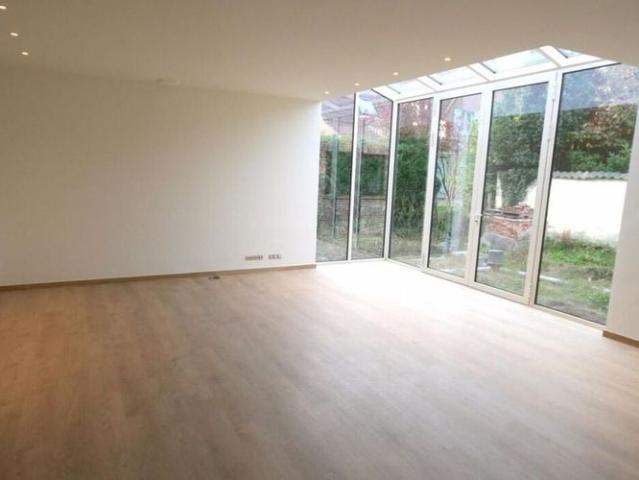 Woning te huur in Zevergem voor € 1.350 met 3 slaapkamers