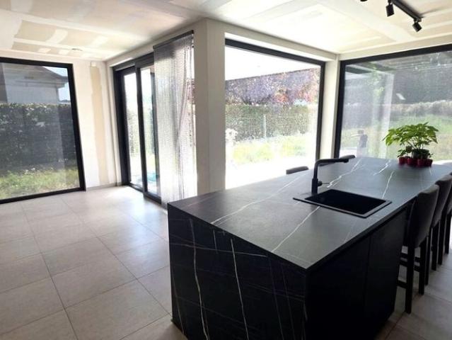 Woning te huur in Aspelare voor € 1.395 met 4 slaapkamers